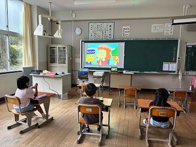 1・2年学活「これってカワイイ?ヘン?」1